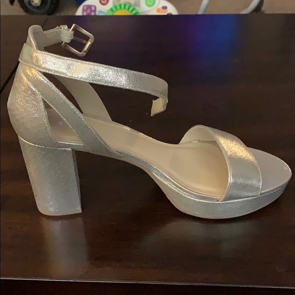 CL platform sandal heels size 9 gold